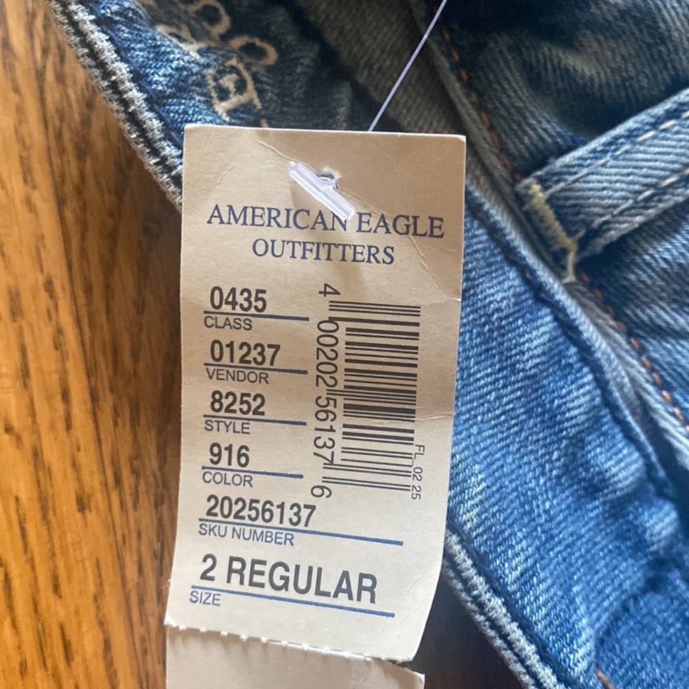 American Eagle Outfitters size 2 standard straight/ authentic medium jeans tags
